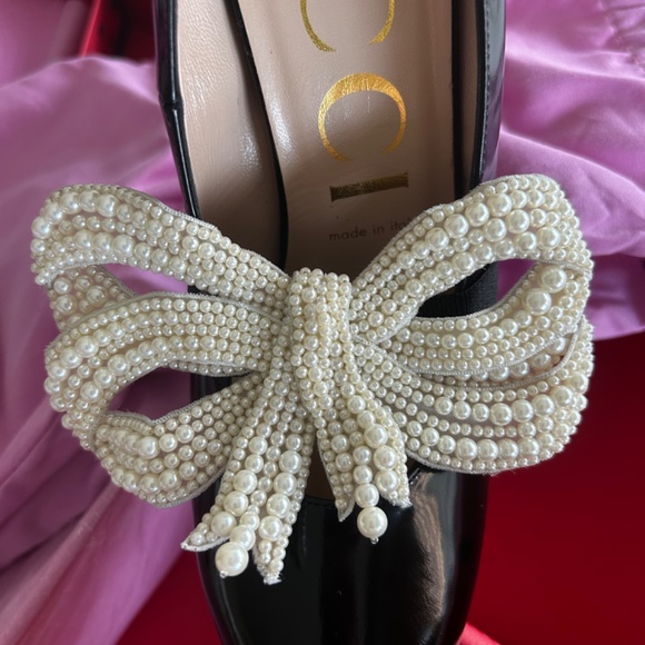 Auth new in box Gucci Elaisa black leather pumps with pearl bows size 38.5 - Picture 5 of 12
